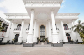  The Grand Palace Hotel Yogyakarta  Джокьякарта